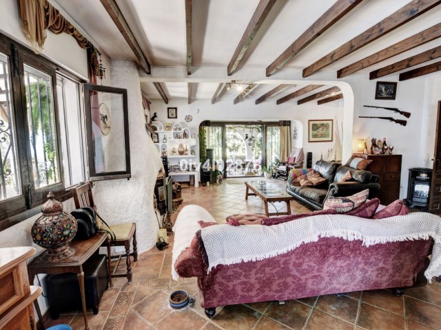 5 Bedrooms Villa in Benalmadena Pueblo