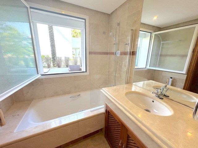 3 Makuuhuoneen Huoneisto Costalita