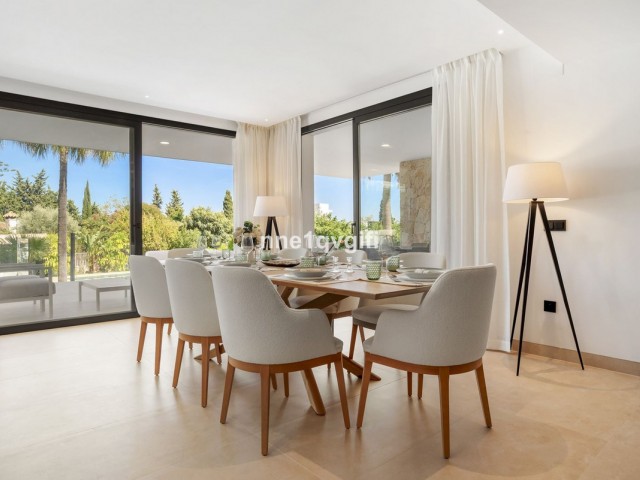 Villa con 4 Dormitorios  en Guadalmina Alta