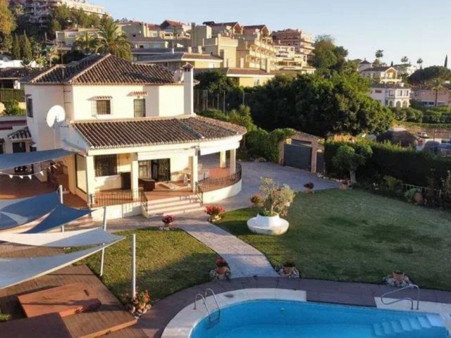 6 Soveroms Villa i Nueva Andalucía