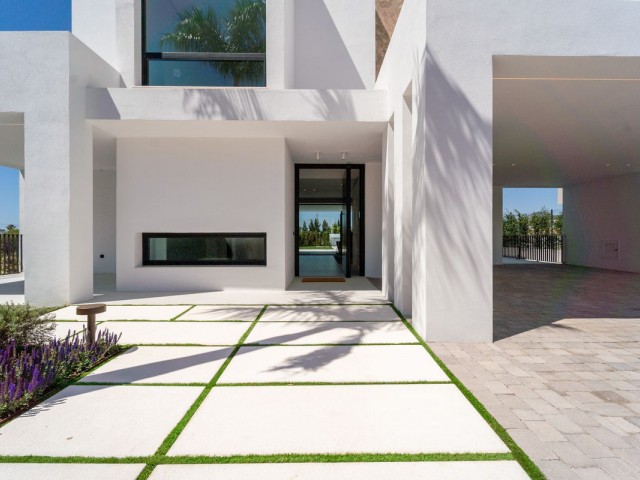 5 Bedrooms Villa in Nueva Andalucía