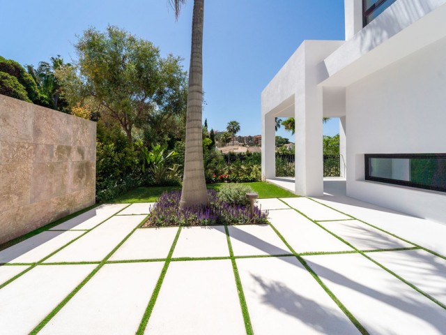 5 Bedrooms Villa in Nueva Andalucía