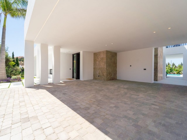 5 Bedrooms Villa in Nueva Andalucía