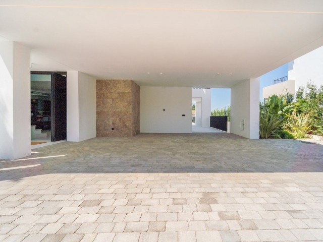 5 Bedrooms Villa in Nueva Andalucía