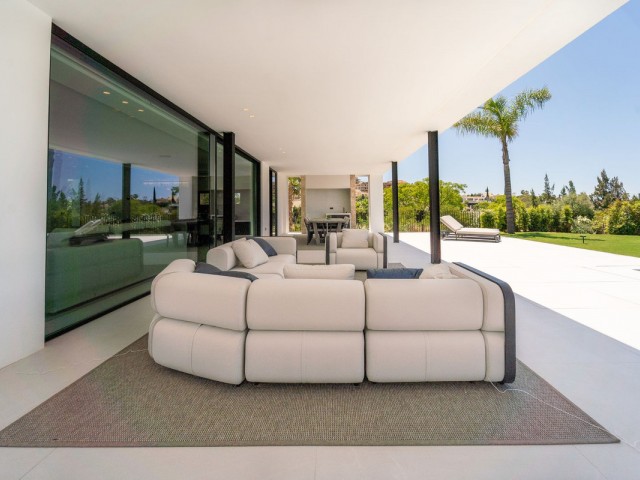 5 Bedrooms Villa in Nueva Andalucía