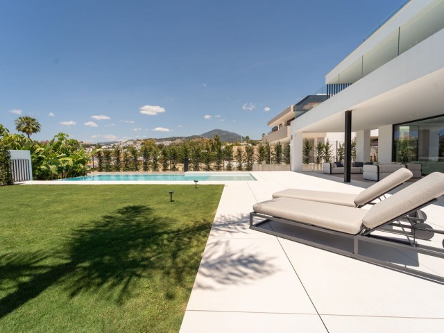 5 Bedrooms Villa in Nueva Andalucía