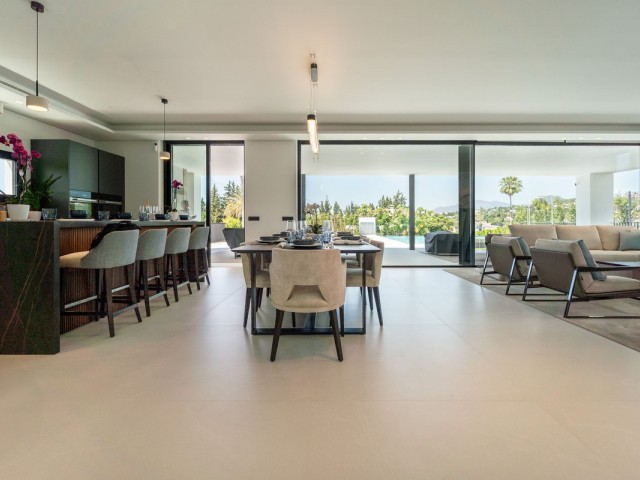 5 Bedrooms Villa in Nueva Andalucía