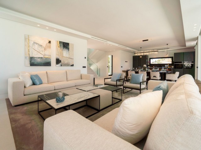 5 Bedrooms Villa in Nueva Andalucía