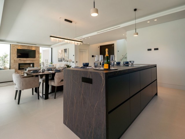 5 Bedrooms Villa in Nueva Andalucía