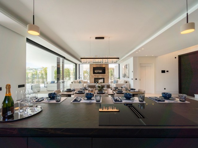 5 Bedrooms Villa in Nueva Andalucía