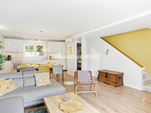 Adosado con 3 Dormitorios  en Nueva Andalucía