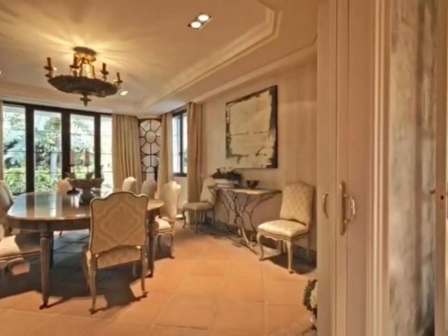 8 Bedrooms Villa in Guadalmina Baja