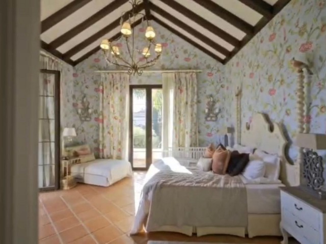 8 Bedrooms Villa in Guadalmina Baja
