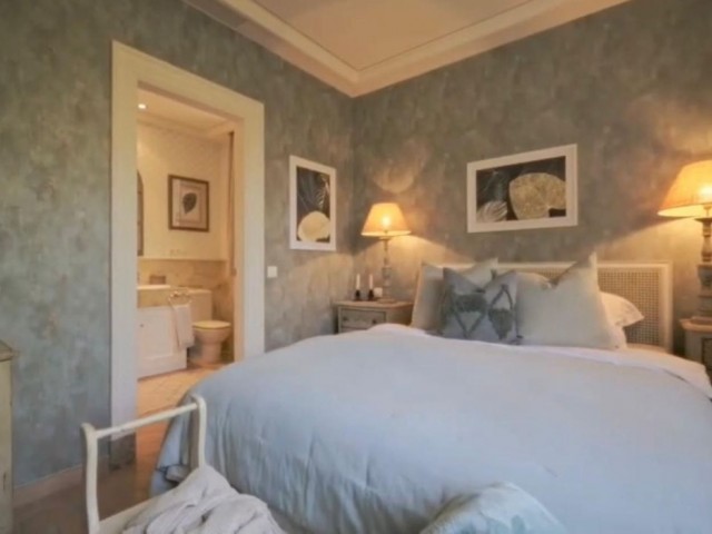 8 Bedrooms Villa in Guadalmina Baja