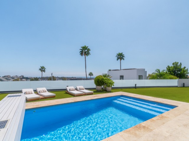 5 Bedrooms Villa in Benahavís
