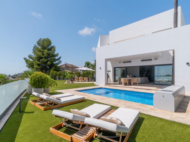 5 Bedrooms Villa in Benahavís