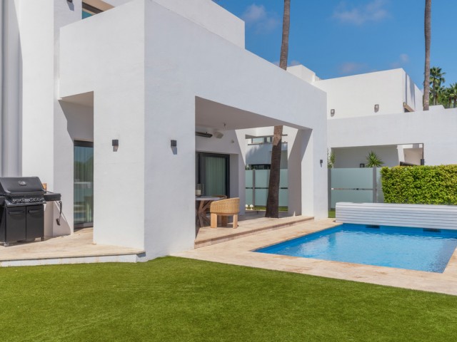5 Bedrooms Villa in Benahavís