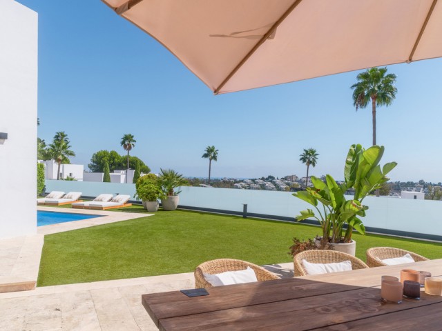 5 Bedrooms Villa in Benahavís