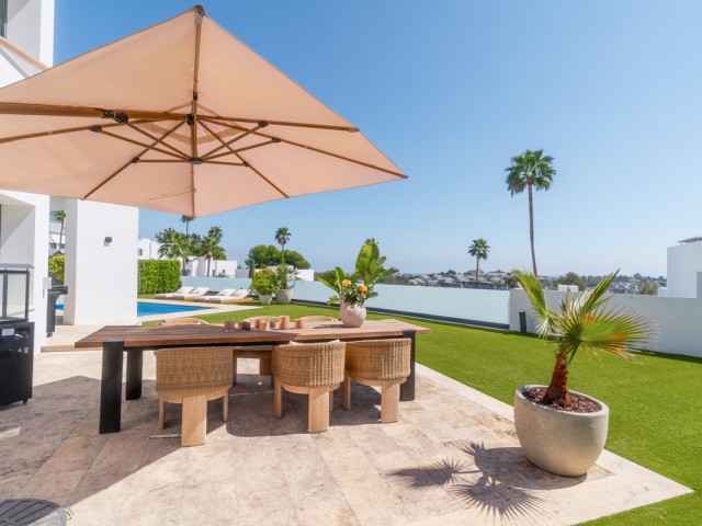 5 Bedrooms Villa in Benahavís