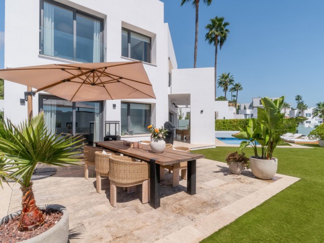 5 Bedrooms Villa in Benahavís