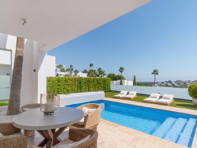 5 Bedrooms Villa in Benahavís