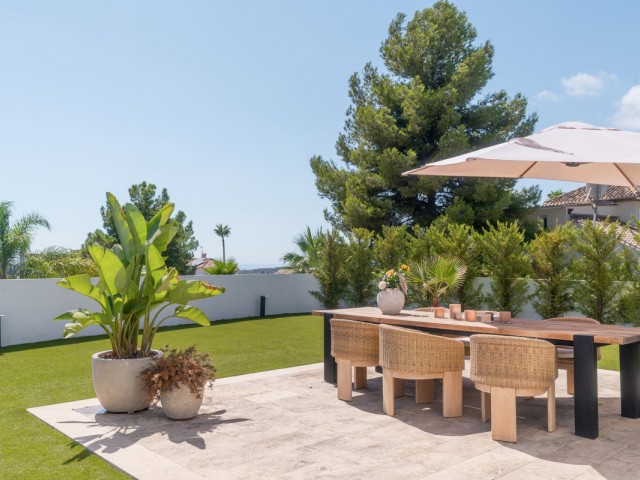 5 Bedrooms Villa in Benahavís