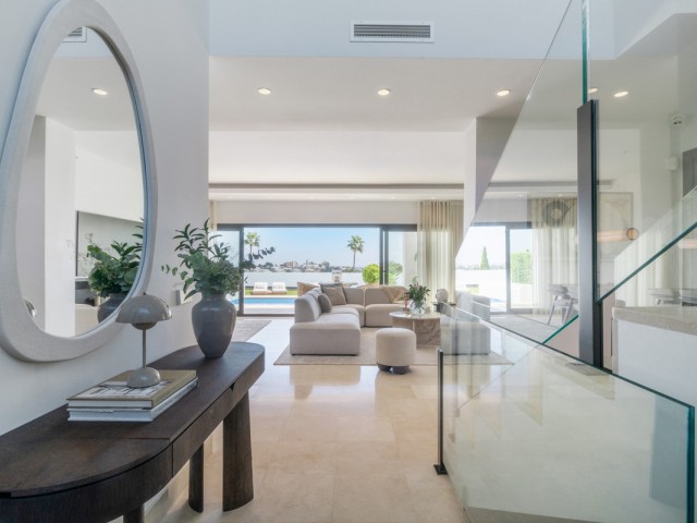 5 Bedrooms Villa in Benahavís