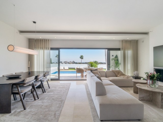 5 Bedrooms Villa in Benahavís