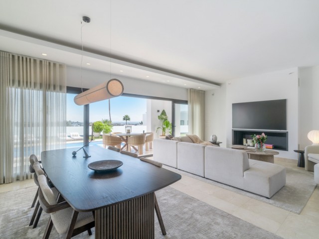 5 Bedrooms Villa in Benahavís