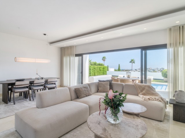 5 Bedrooms Villa in Benahavís