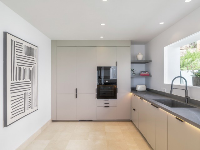 5 Bedrooms Villa in Benahavís