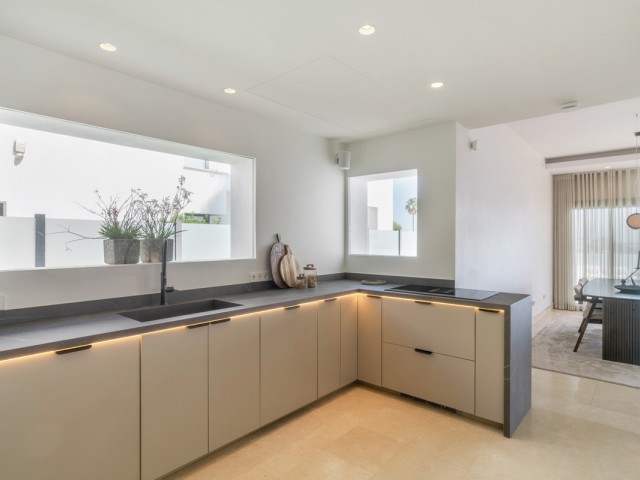 5 Bedrooms Villa in Benahavís