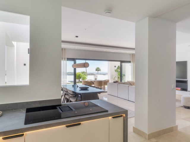 5 Bedrooms Villa in Benahavís