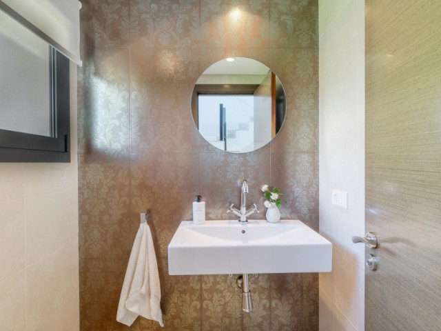 5 Bedrooms Villa in Benahavís