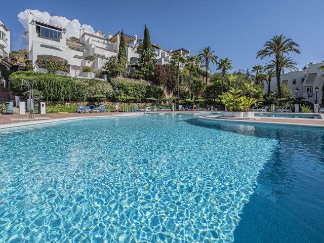 4 Soveroms Rekkehus i Nueva Andalucía