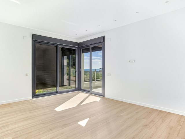 4 Bedrooms Villa in Elviria