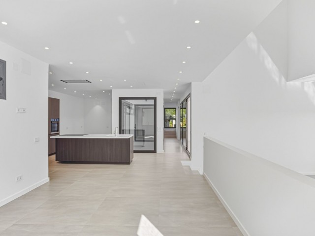 Villa avec 4 Chambres  à Elviria