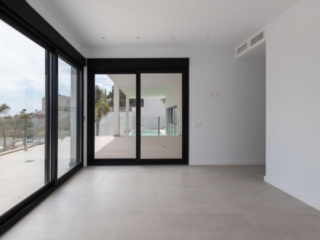 Villa avec 4 Chambres  à Elviria