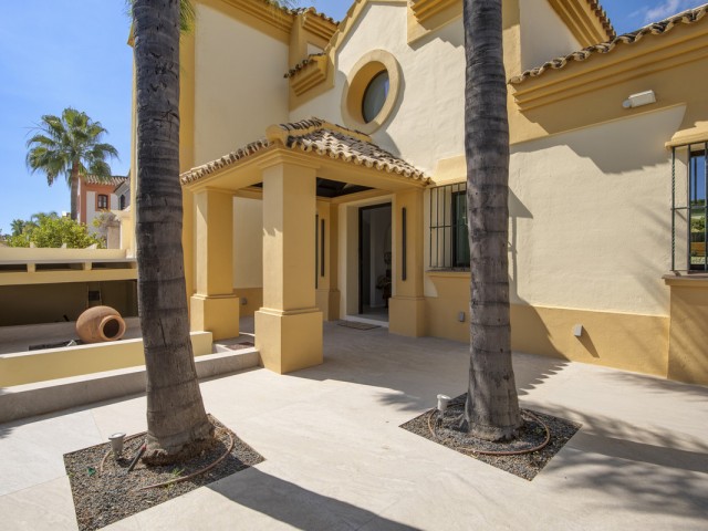 Huvila Guadalmina Alta - R5182648