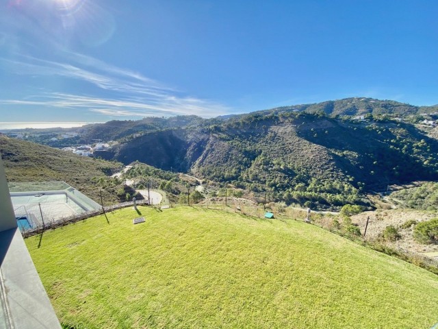 4 Bedrooms Apartment in Benahavís