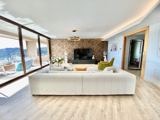 4 Bedrooms Apartment in Benahavís