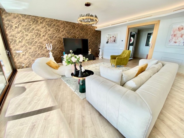 4 Bedrooms Apartment in Benahavís