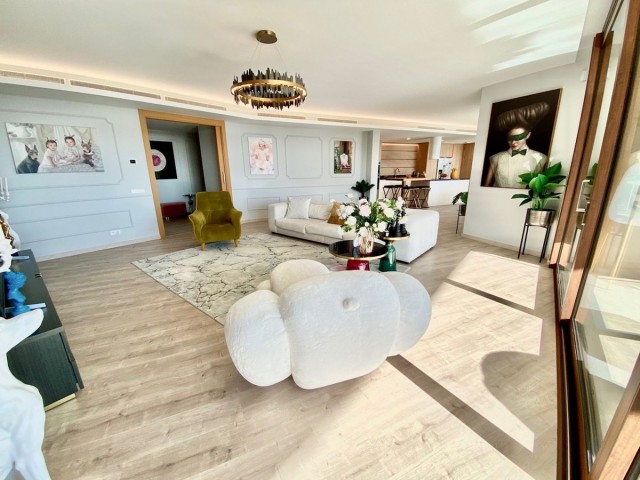 4 Bedrooms Apartment in Benahavís