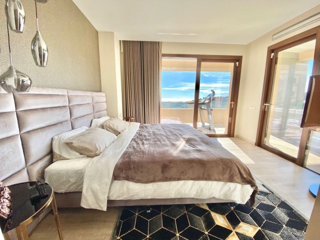 4 Bedrooms Apartment in Benahavís