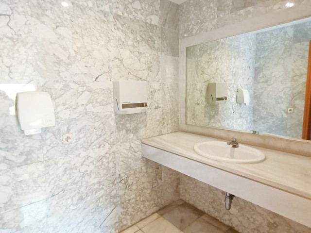 Commercial in Puerto Banús