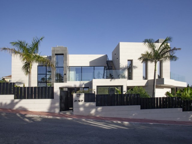 7 Soveroms Villa i Nueva Andalucía