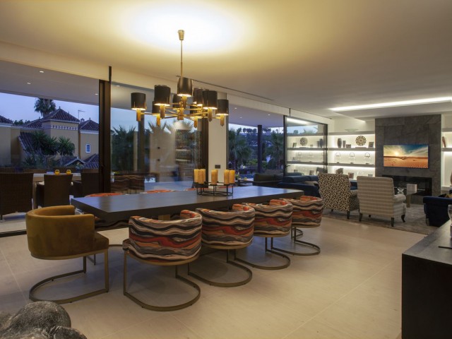 7 Soveroms Villa i Nueva Andalucía