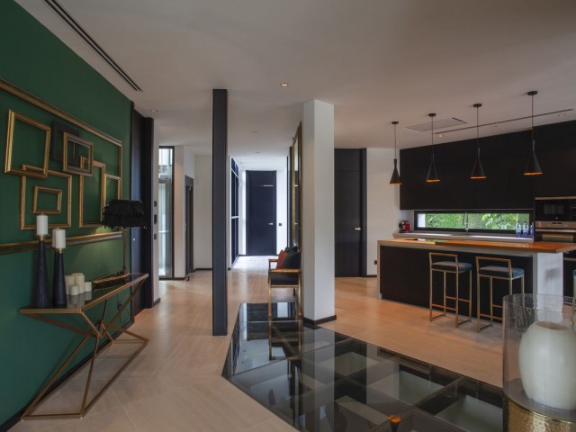 7 Soveroms Villa i Nueva Andalucía