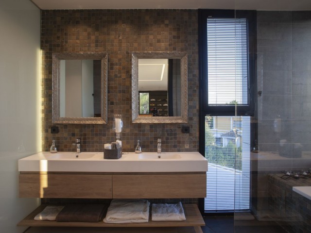 7 Soveroms Villa i Nueva Andalucía