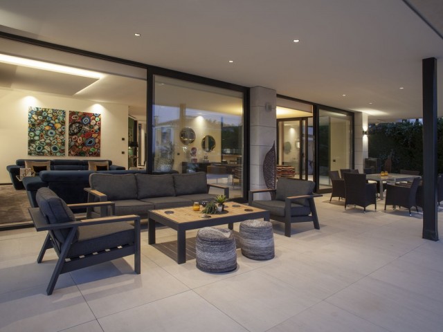 7 Soveroms Villa i Nueva Andalucía